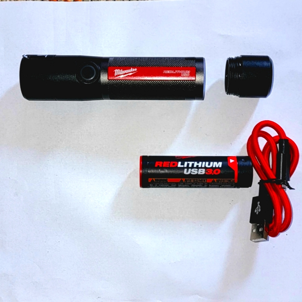 Milwaukee LED RCHRG FLSHLGHT 800L - Picture 10 of 10